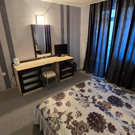 Excelsior Guest House 3* רבדה