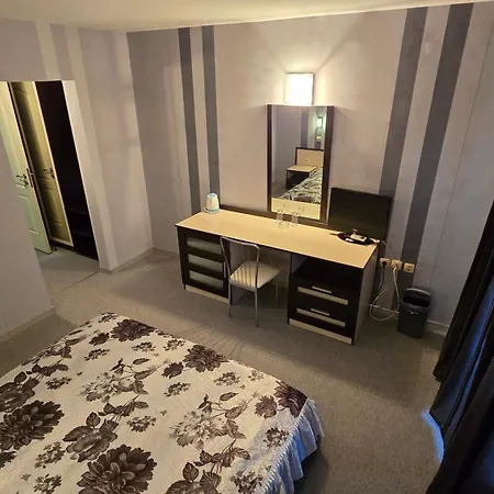 בית הארחה Excelsior Guest House רבדה