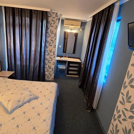 Excelsior Guest House 3* רבדה